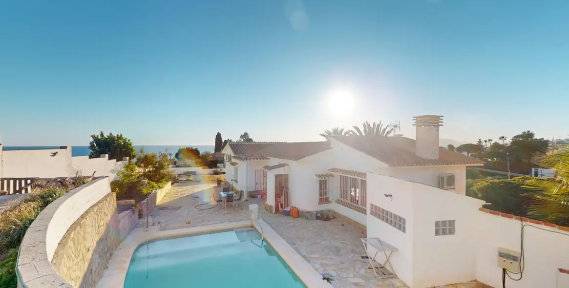 Продажа  отдельно стоящей виллы в Benajarafe 40