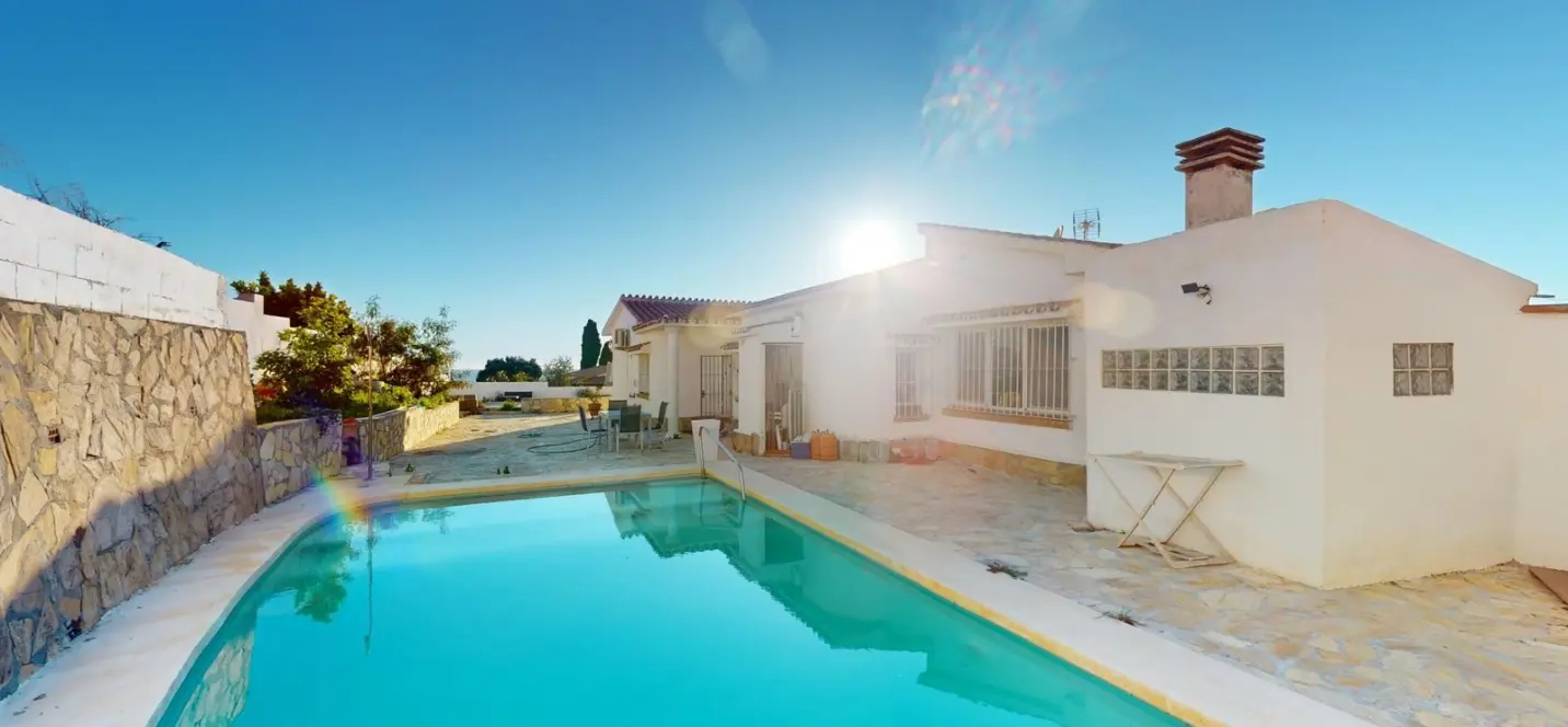Venta de villa independiente en Benajarafe 1