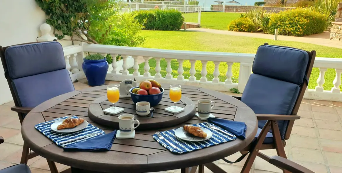 Продажа дома на две семьи в Casares Playa 1