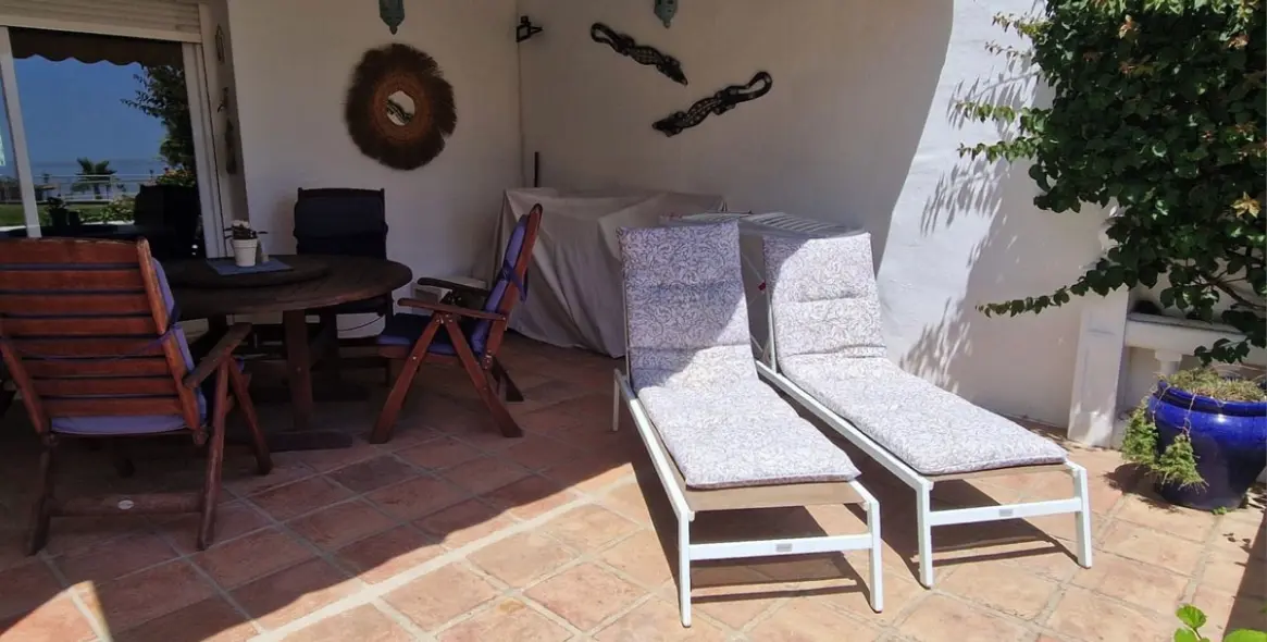 Продажа дома на две семьи в Casares Playa 2