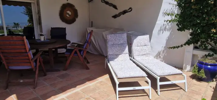 Продажа дома на две семьи в Casares Playa 1