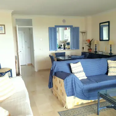 Продажа дома на две семьи в Casares Playa