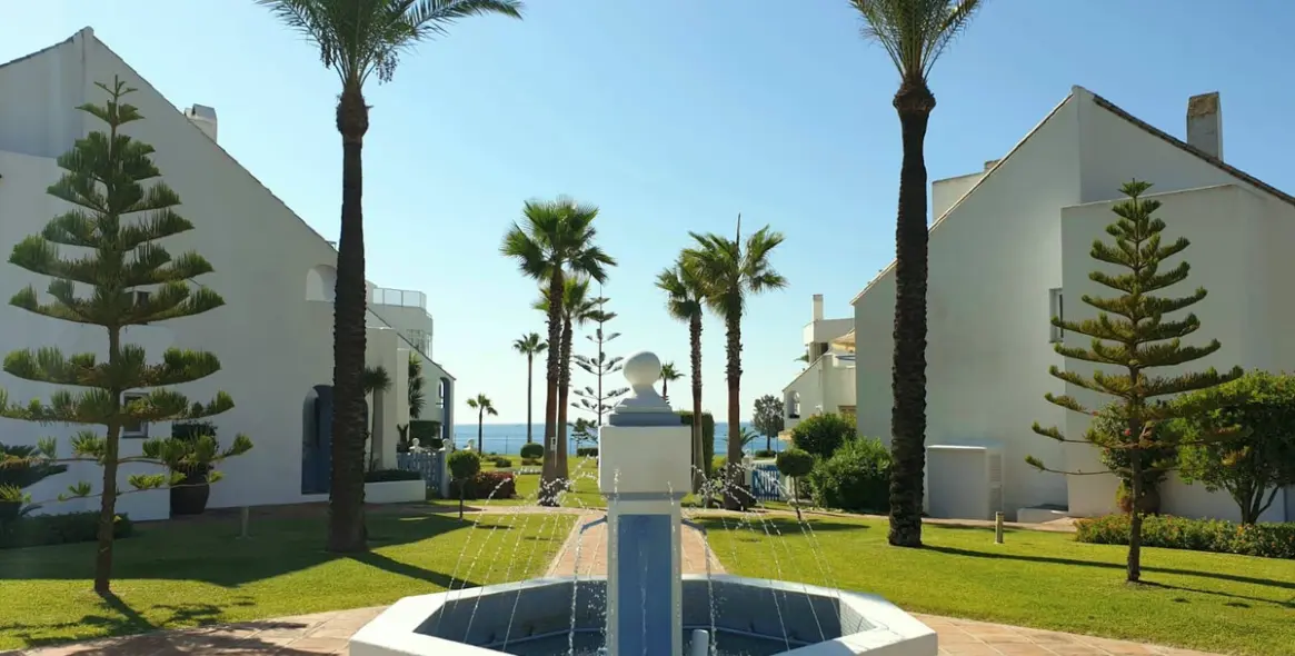 Продажа дома на две семьи в Casares Playa 10