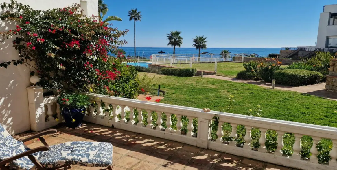 Продажа дома на две семьи в Casares Playa 12