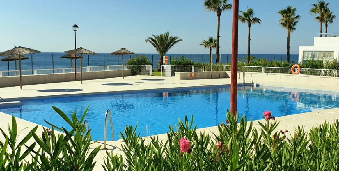 Продажа дома на две семьи в Casares Playa 14