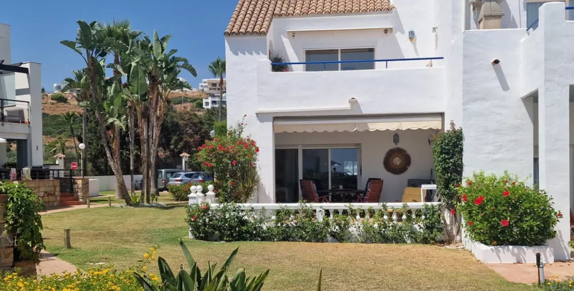 Продажа дома на две семьи в Casares Playa 17