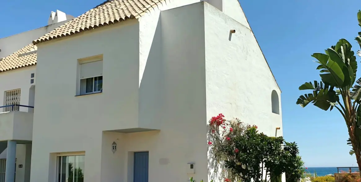 Продажа дома на две семьи в Casares Playa 18