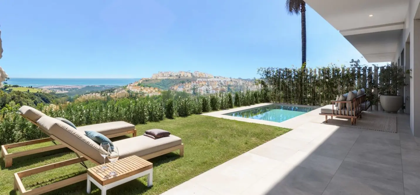 Sale of semi-detached house in Casares 1