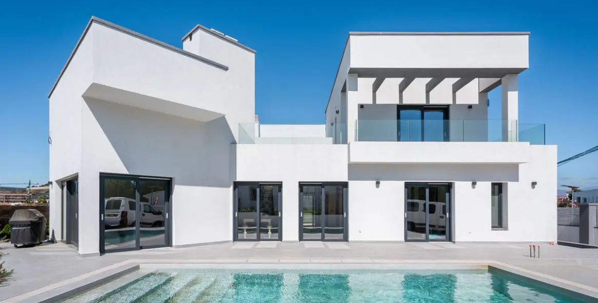 Продажа  отдельно стоящей виллы в Estepona 1