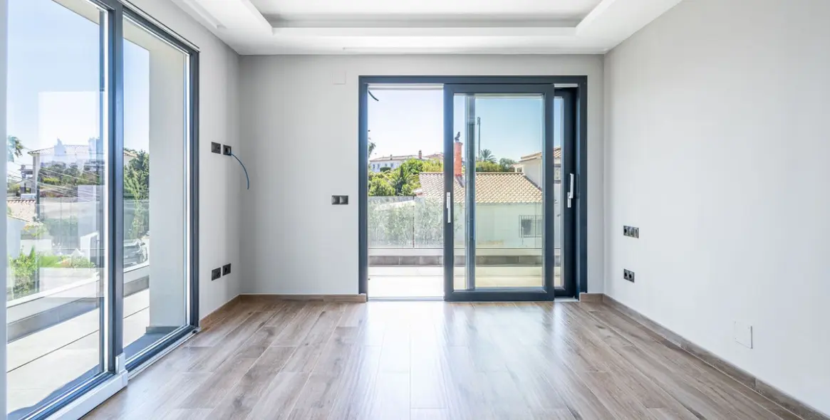 Продажа  отдельно стоящей виллы в Estepona 13