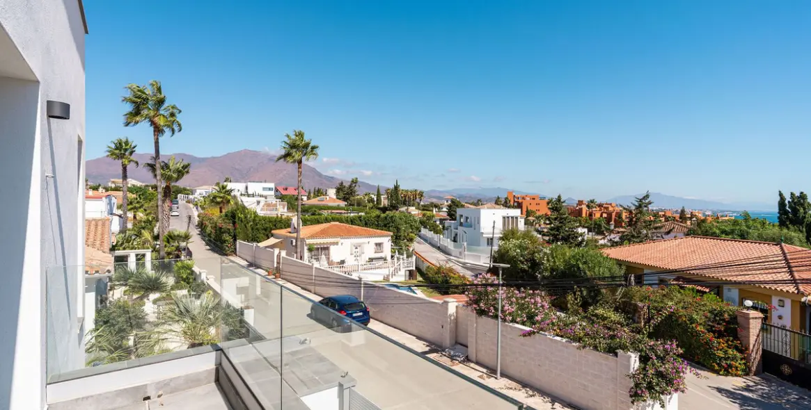 Продажа  отдельно стоящей виллы в Estepona 21