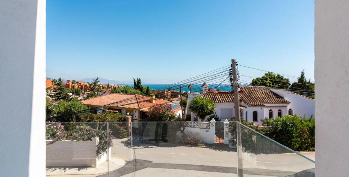 Продажа  отдельно стоящей виллы в Estepona 22