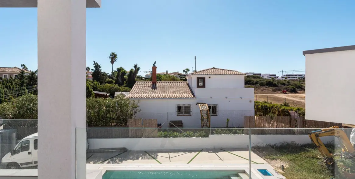 Продажа  отдельно стоящей виллы в Estepona 23