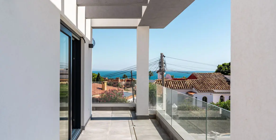 Продажа  отдельно стоящей виллы в Estepona 24