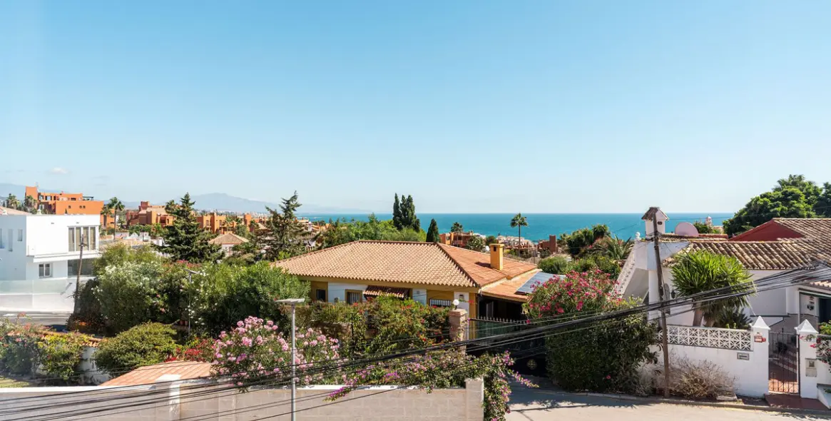 Продажа  отдельно стоящей виллы в Estepona 26