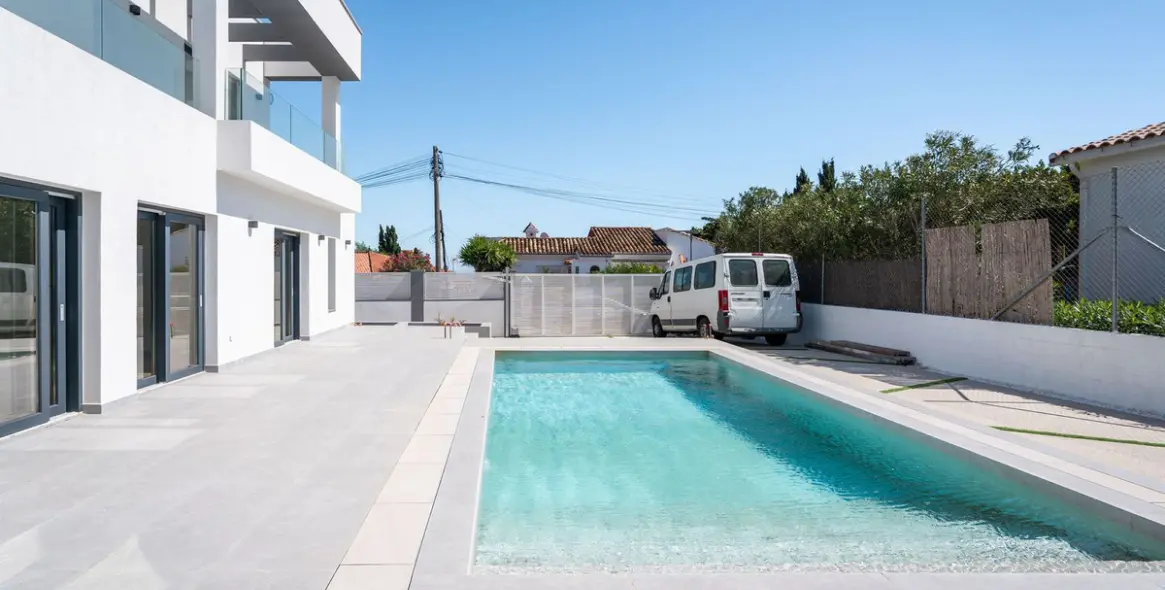 Продажа  отдельно стоящей виллы в Estepona 32