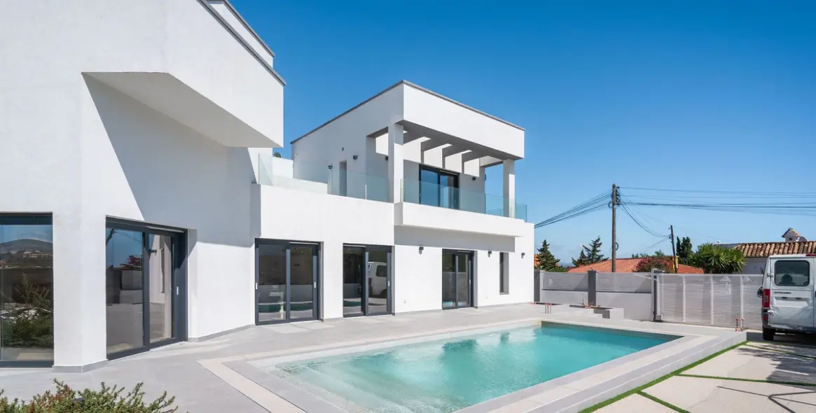 Продажа  отдельно стоящей виллы в Estepona 33