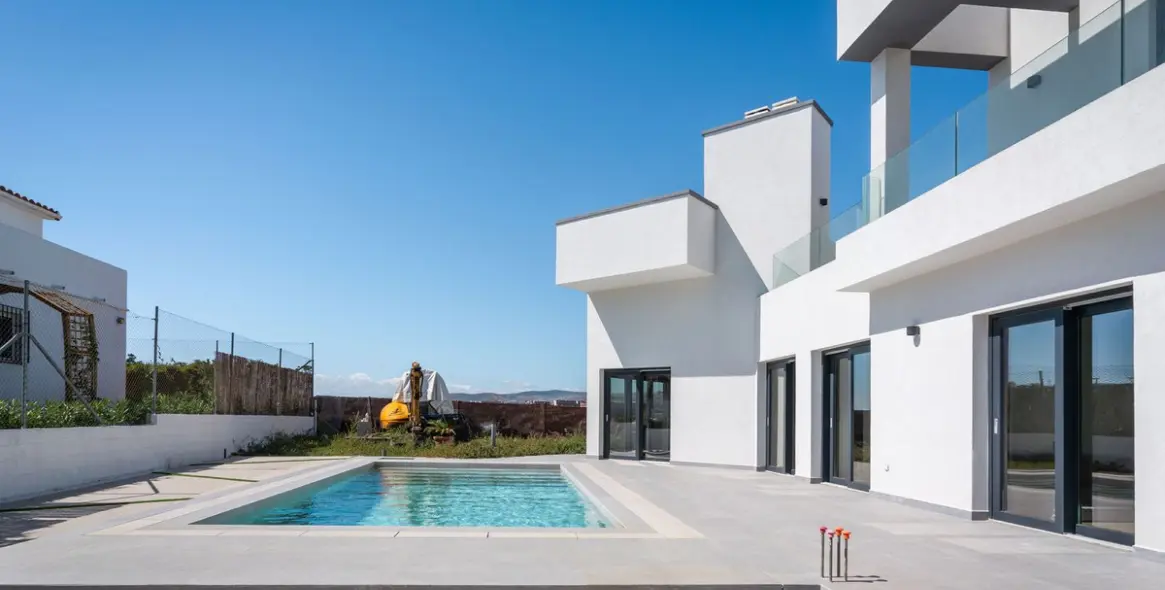 Продажа  отдельно стоящей виллы в Estepona 34