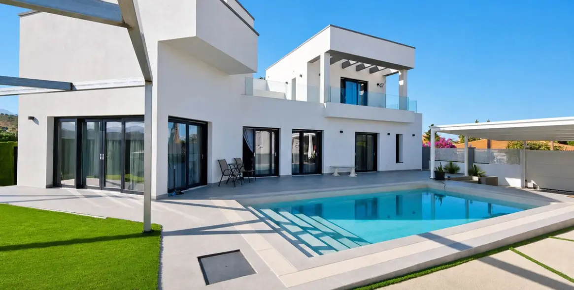 Venta de villa independiente en Estepona 1