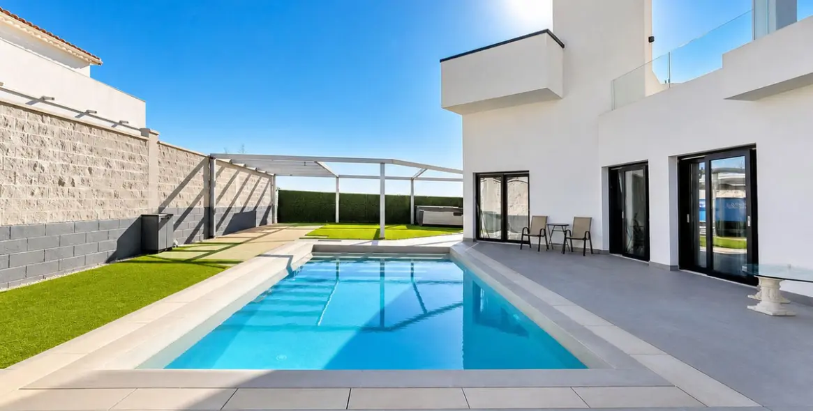 Venta de villa independiente en Estepona 2
