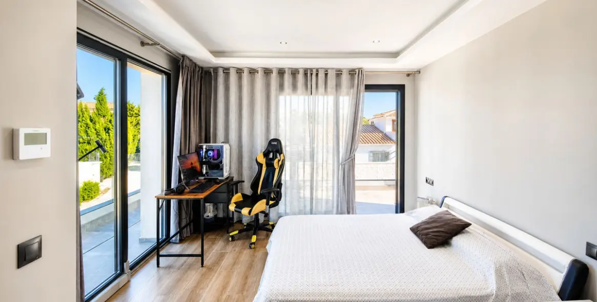 Venta de villa independiente en Estepona 26