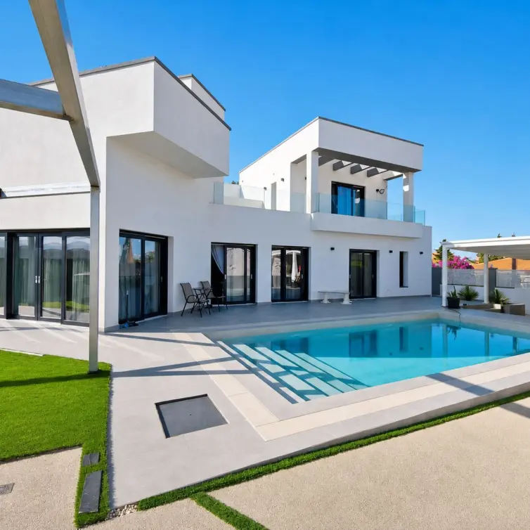 Sale of detached villa in Estepona