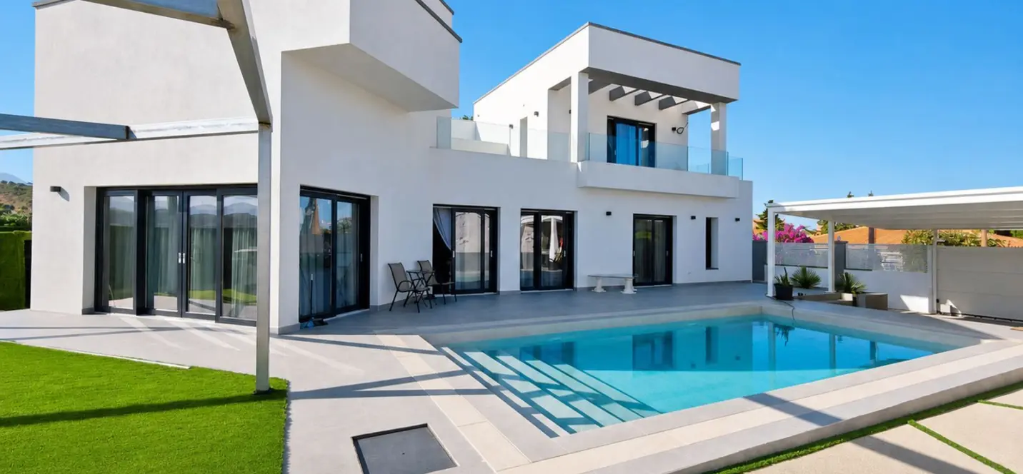 Sale of detached villa in Estepona 0