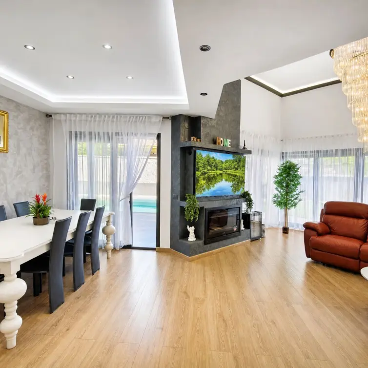Sale of detached villa in Estepona