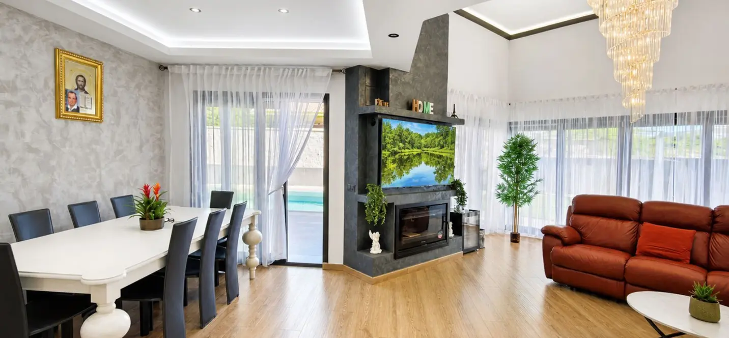 Sale of detached villa in Estepona 4