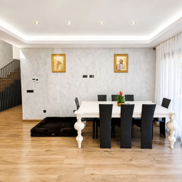 Sale of detached villa in Estepona