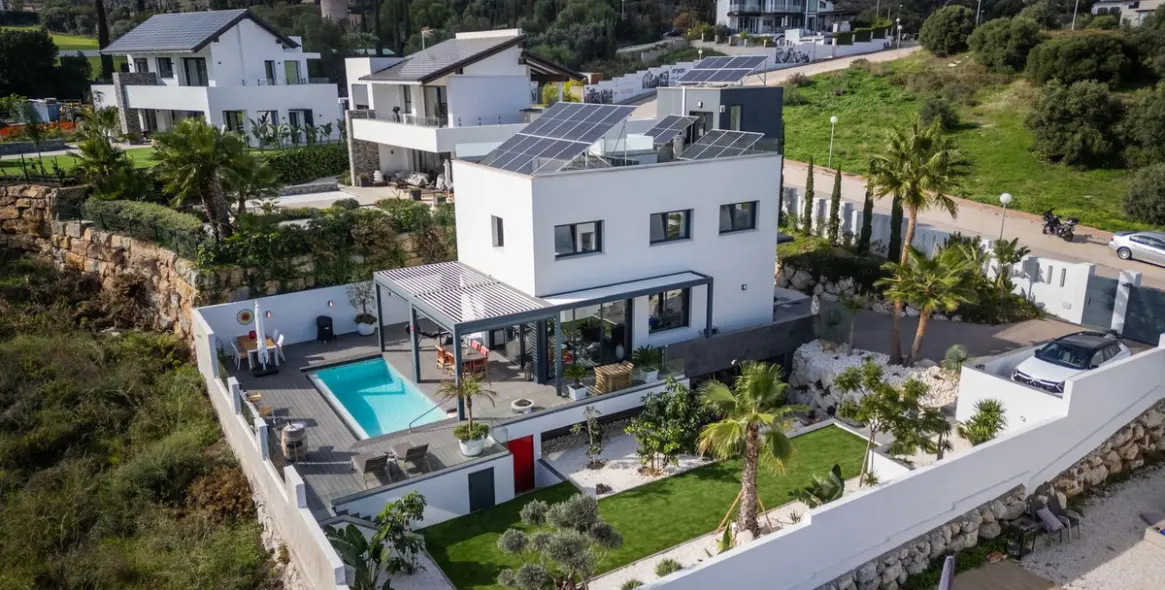 Продажа  отдельно стоящей виллы в Cerros del Aguila 3