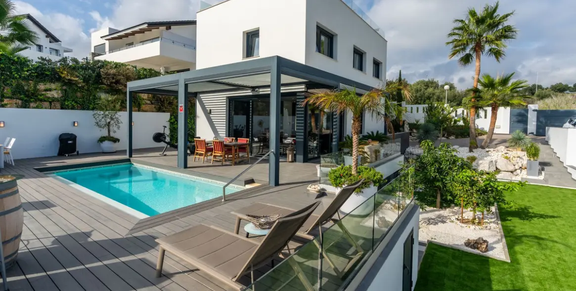 Продажа  отдельно стоящей виллы в Cerros del Aguila 17