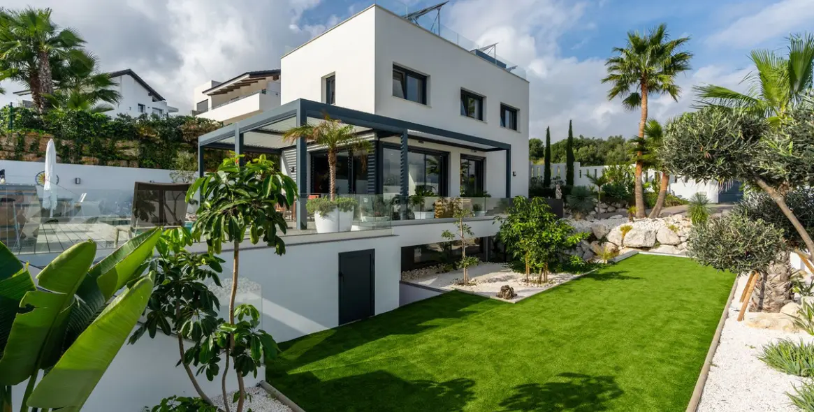 Продажа  отдельно стоящей виллы в Cerros del Aguila 18