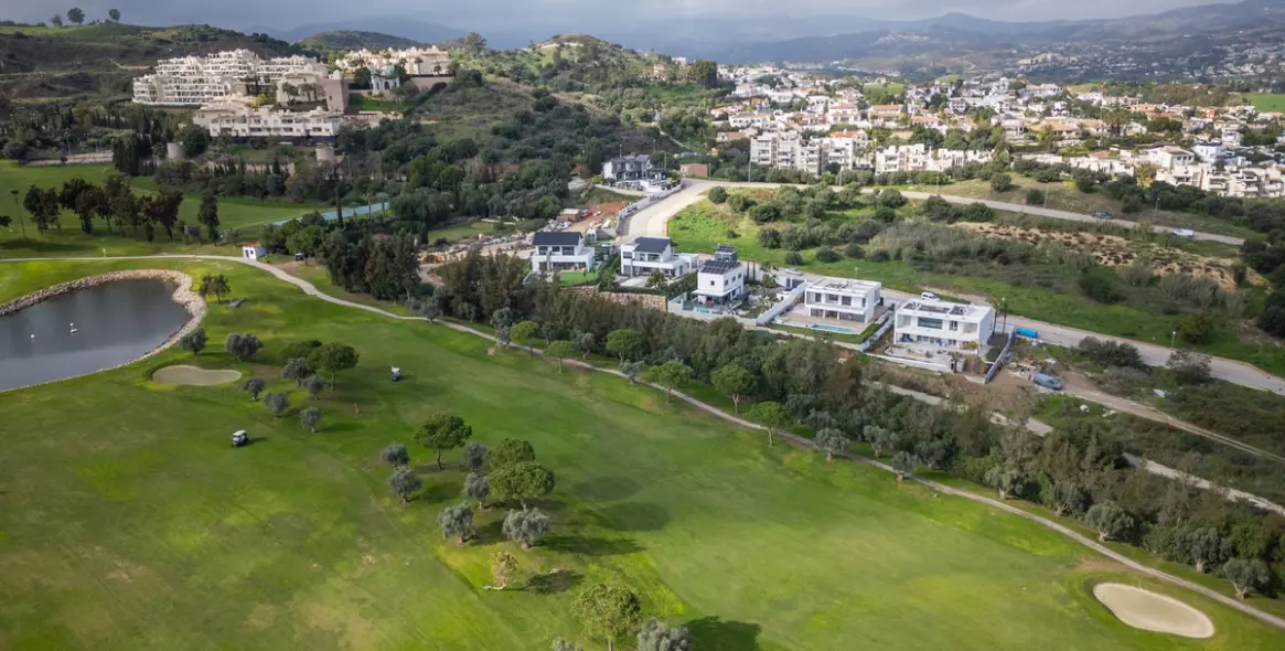 Продажа  отдельно стоящей виллы в Cerros del Aguila 19