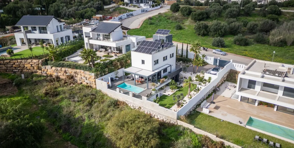 Продажа  отдельно стоящей виллы в Cerros del Aguila 20