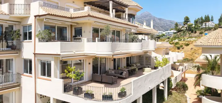 Продажа двухуровневых апартаментов в Nueva Andalucía 1