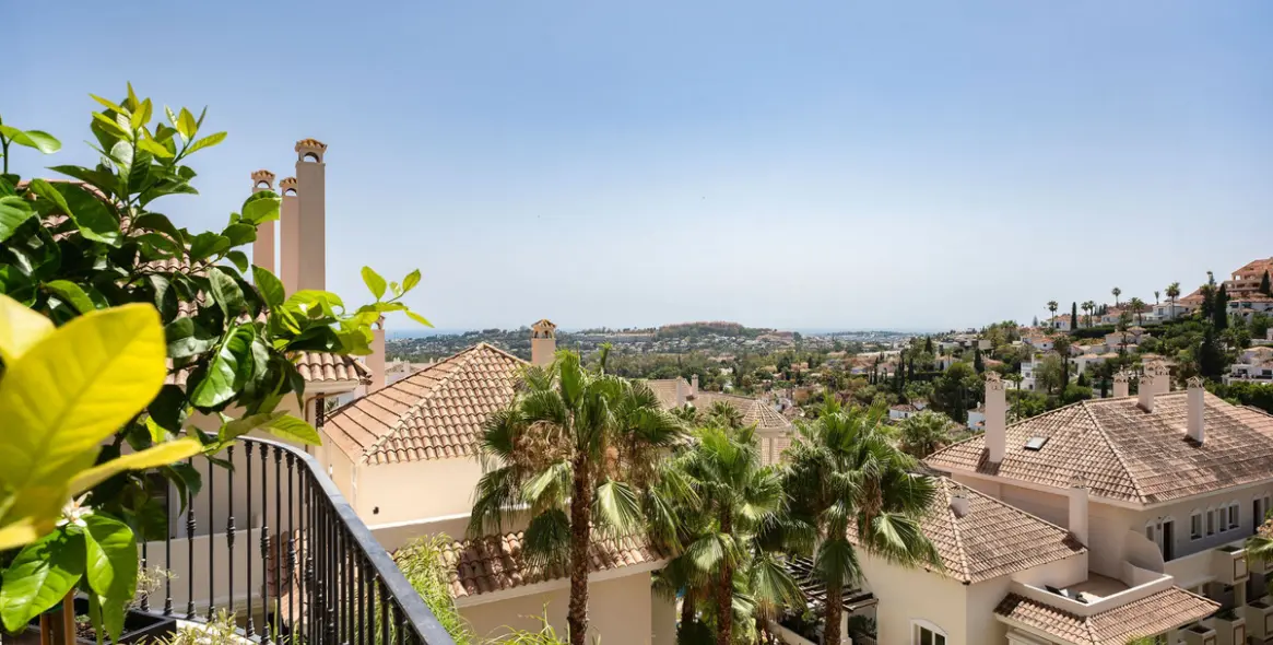 Продажа двухуровневых апартаментов в Nueva Andalucía 9