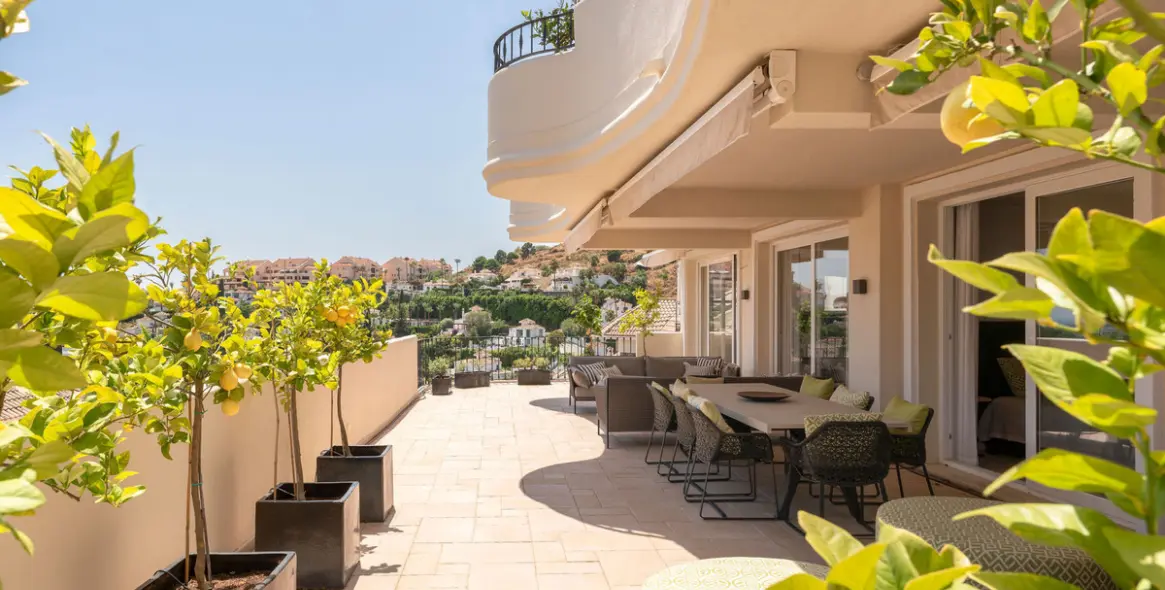 Продажа двухуровневых апартаментов в Nueva Andalucía 10