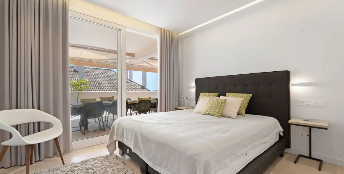 Продажа двухуровневых апартаментов в Nueva Andalucía 12