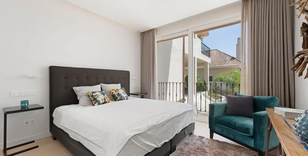 Продажа двухуровневых апартаментов в Nueva Andalucía 17