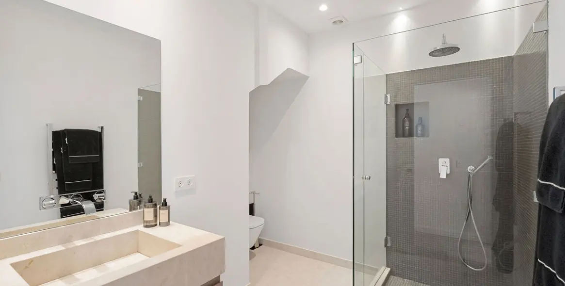 Продажа двухуровневых апартаментов в Nueva Andalucía 18