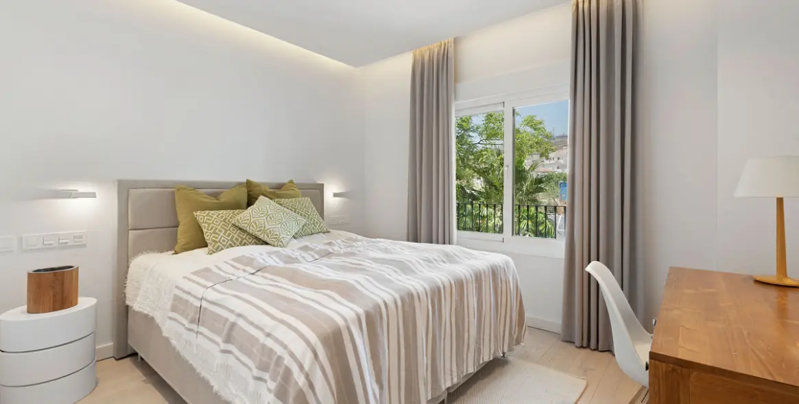 Продажа двухуровневых апартаментов в Nueva Andalucía 19