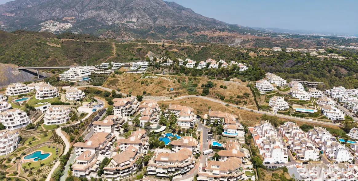 Продажа двухуровневых апартаментов в Nueva Andalucía 28