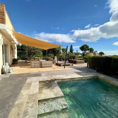 Sale of detached villa in Estepona