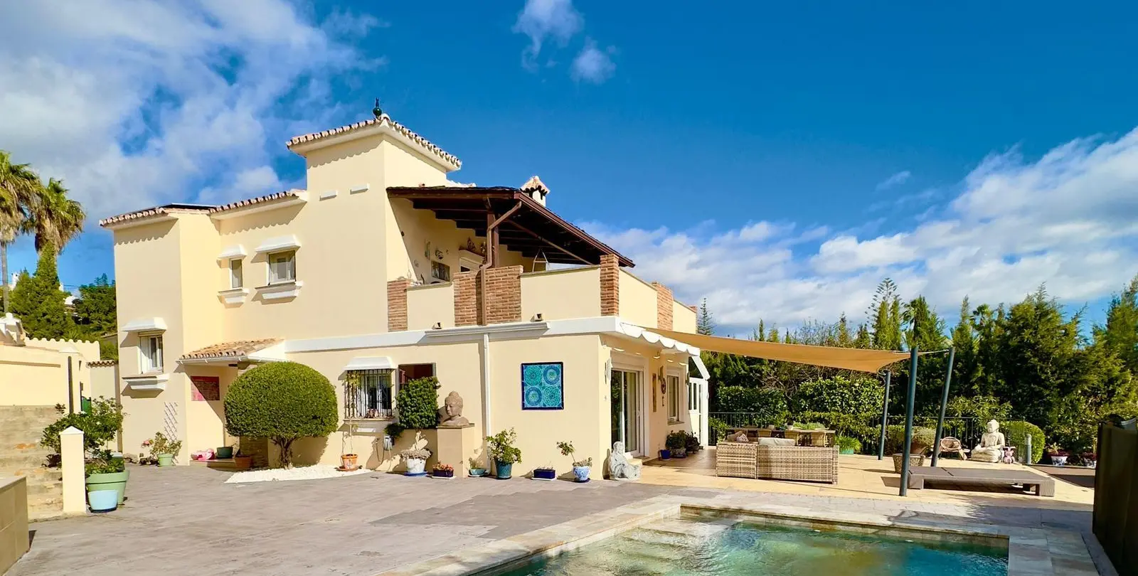Продажа  отдельно стоящей виллы в Estepona 1