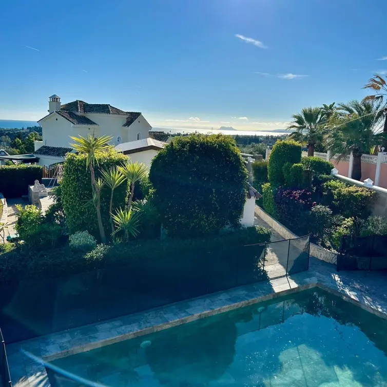 Продажа  отдельно стоящей виллы в Estepona