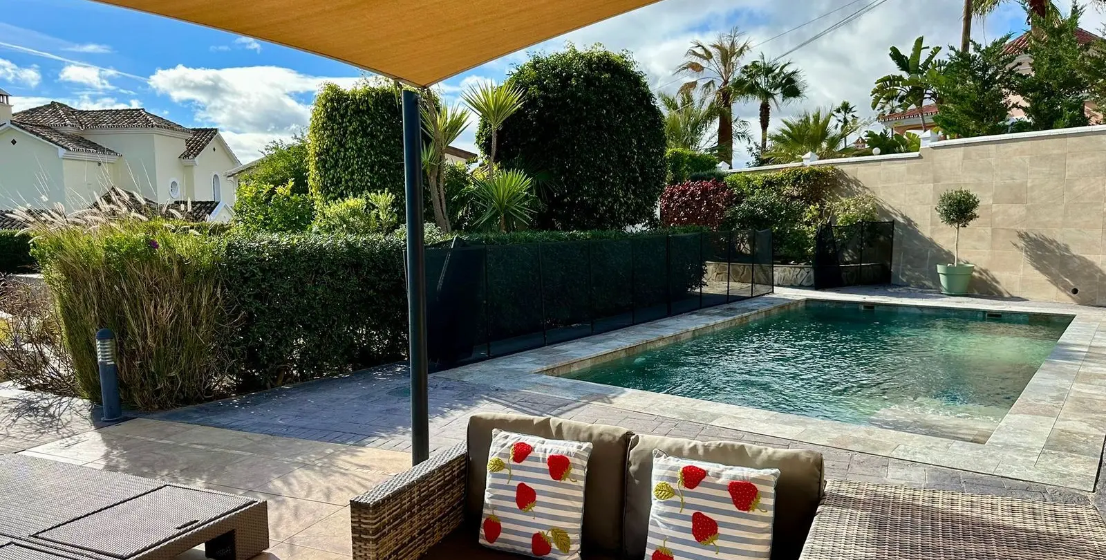 Продажа  отдельно стоящей виллы в Estepona 4