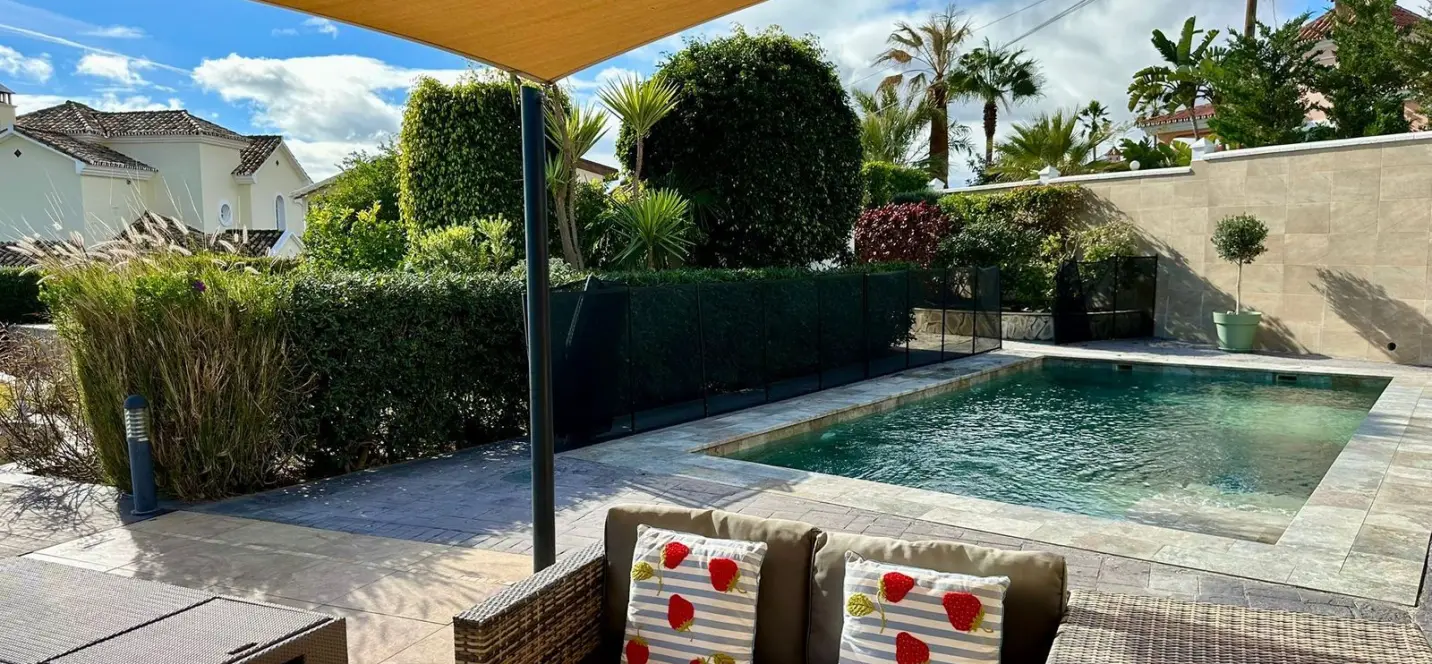Продажа  отдельно стоящей виллы в Estepona 3