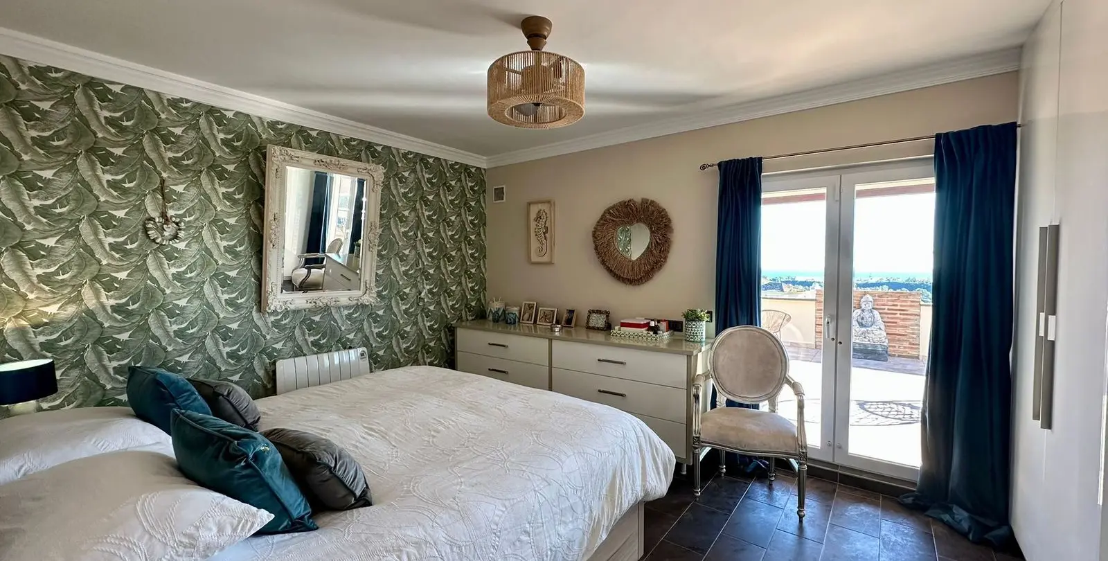 Продажа  отдельно стоящей виллы в Estepona 17