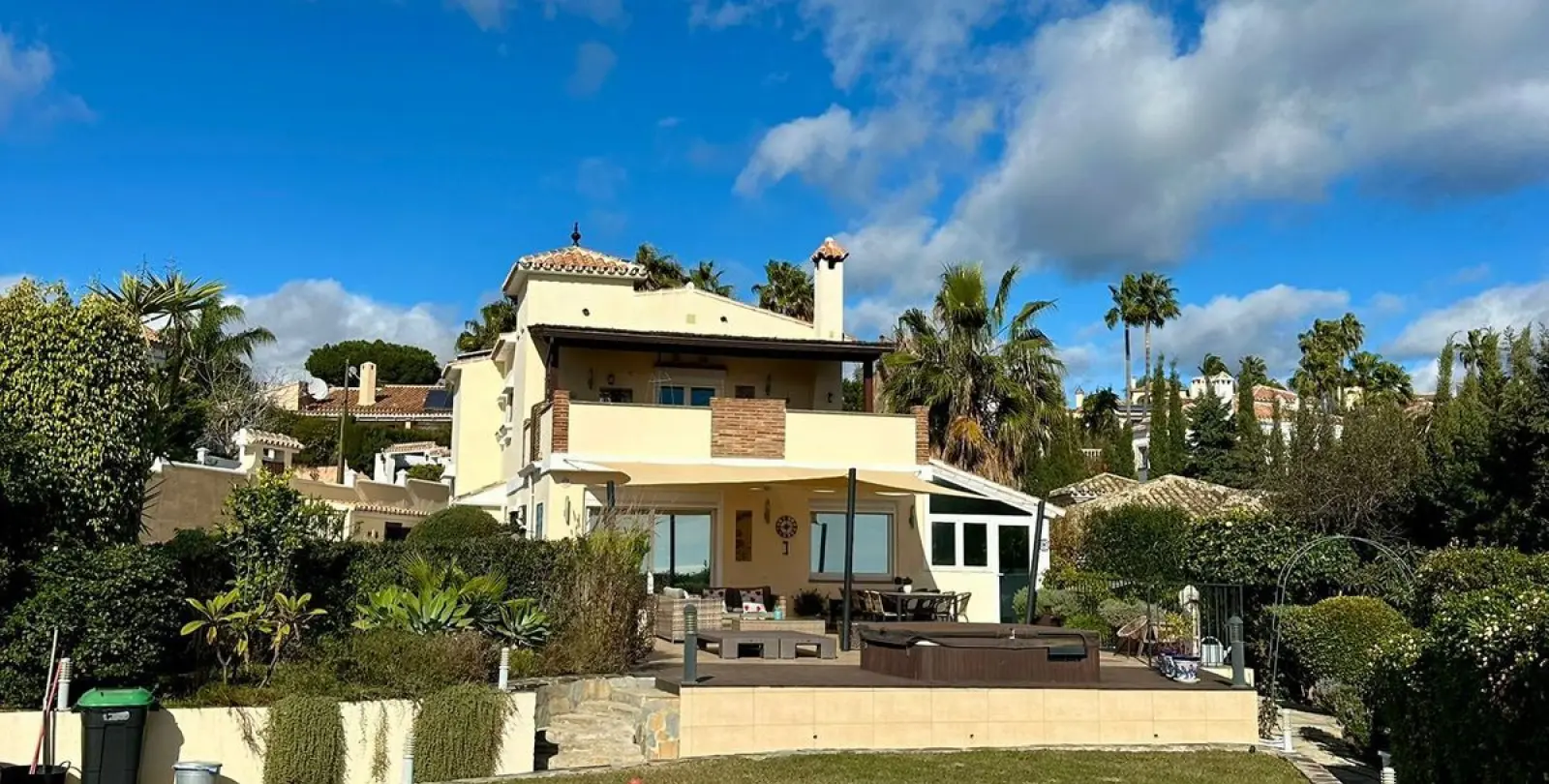 Продажа  отдельно стоящей виллы в Estepona 27